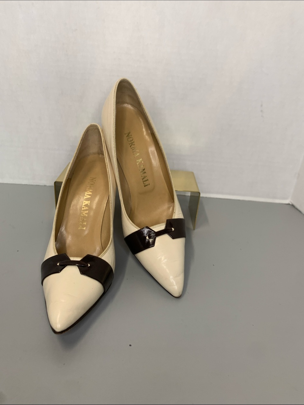 Norma Kamali Vintage 1980's Cream Pointed Toe Pumps with Accent size 7B
